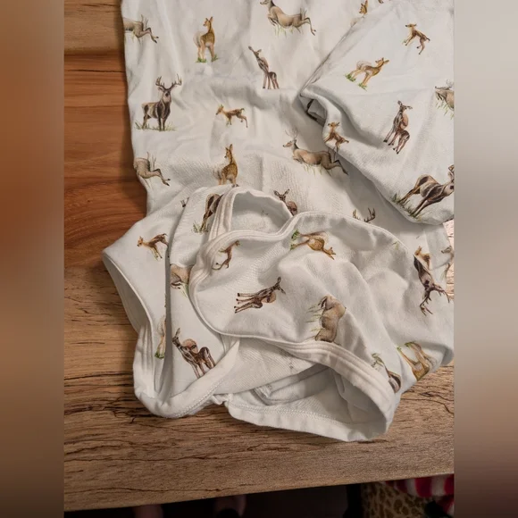 NWOT Saltwater Swaddles Little Fawn Big Yawn gown & hat - Picture 5 of 9